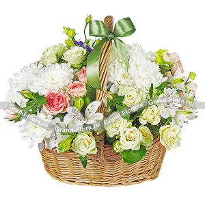 Tempting tenderness - a bouquet of roses, chrysanthemums and roses, chrysanthemums and Aust