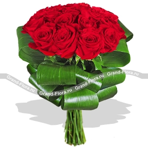 Noble and elegant bouquet of red roses